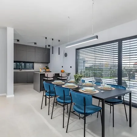 Amazing Private With Outdoor Swimming Pool In Villa *