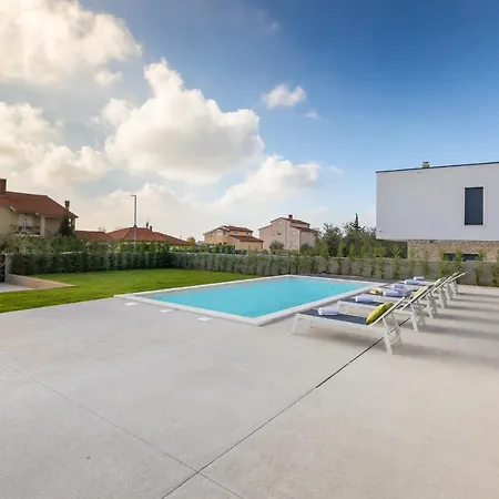 Vila Amazing Private With Outdoor Swimming Pool In Vodnjan