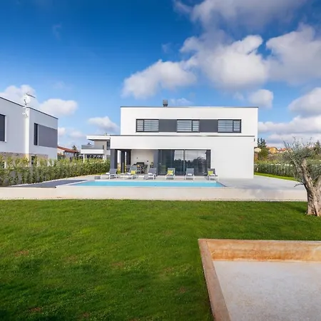 Amazing Private With Outdoor Swimming Pool In * Vodnjan