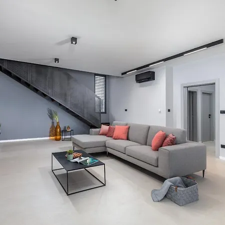 Amazing Private With Outdoor Swimming Pool In