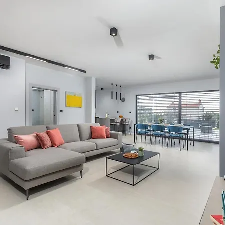 Amazing Private With Outdoor Swimming Pool In
