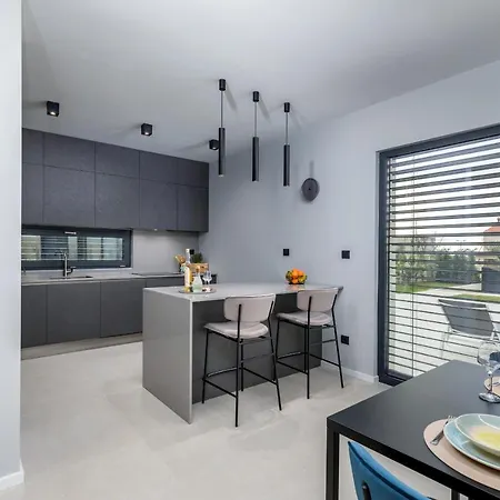 Vila Amazing Private With Outdoor Swimming Pool In