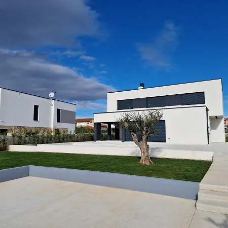 Vila Amazing Private With Outdoor Swimming Pool In